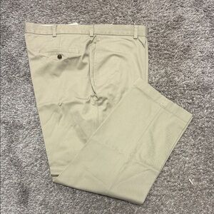 EUC Men’s Brooks Brothers Advantage Chino Clark Flat Front Size W42 L30